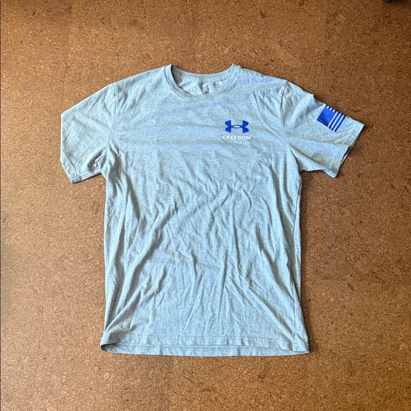 Under Armour Men's Light Gray T-Shirt with Blue Logo - Picture 1 of 2